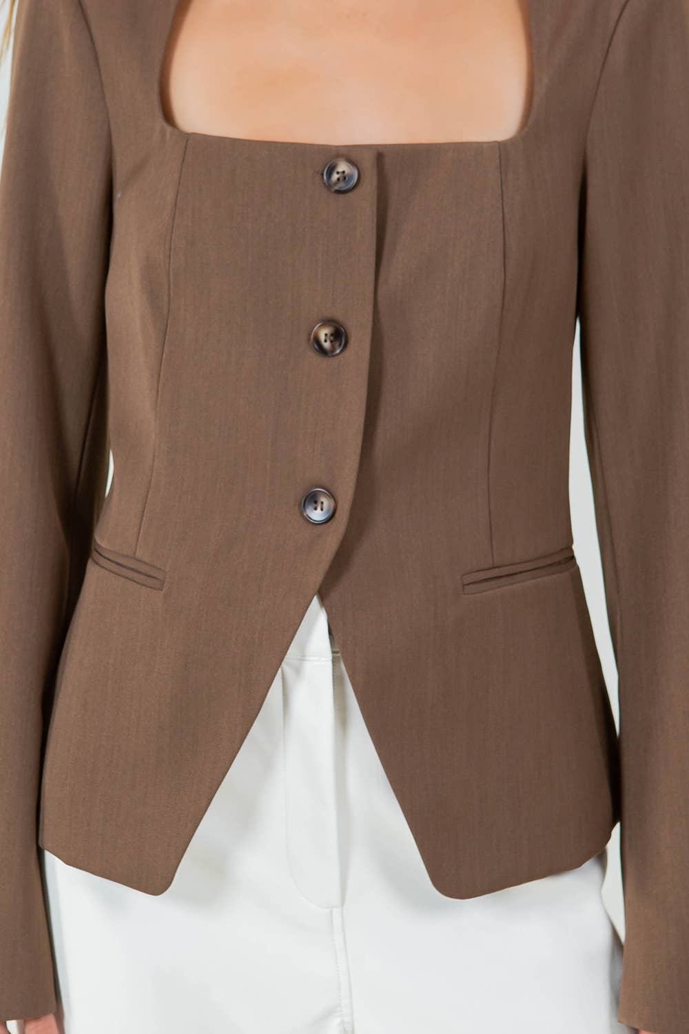 STRUCTURED WOVEN BUTTON DOWN TOP - BROWN