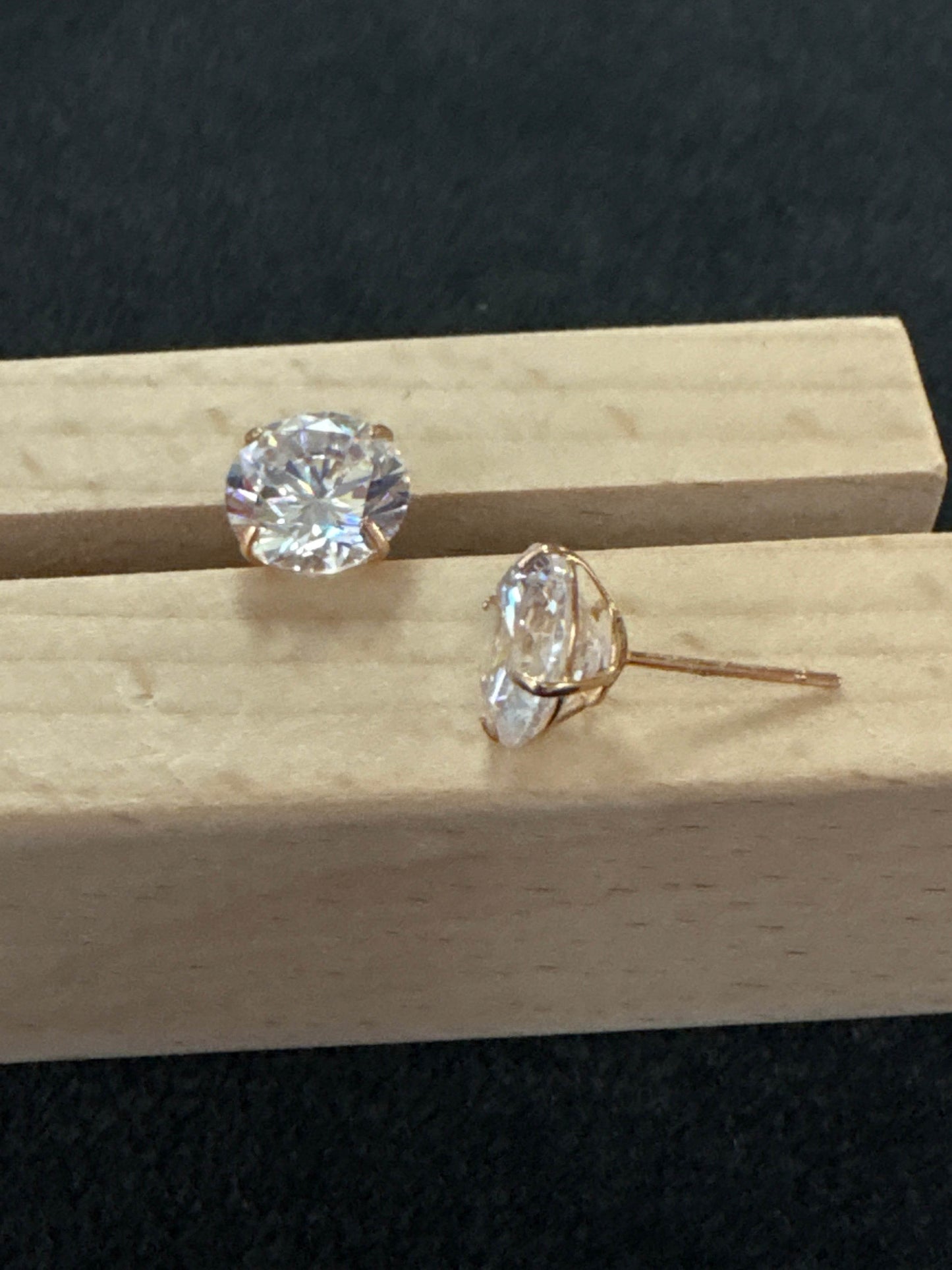 14K Gold Round Crystal Stud Earrings - SAUVAGE ZSA™