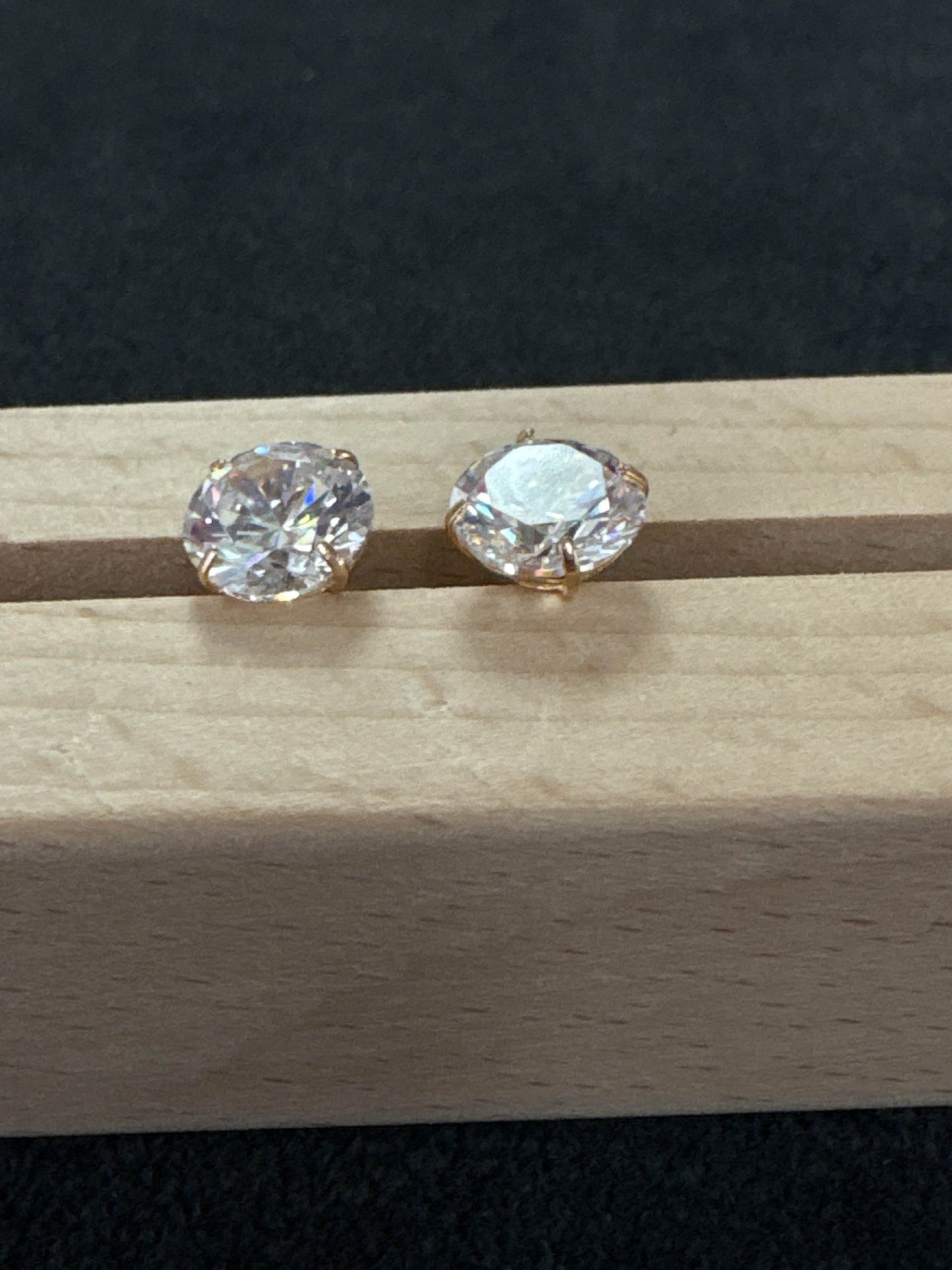 14K Gold Round Crystal Stud Earrings - SAUVAGE ZSA™