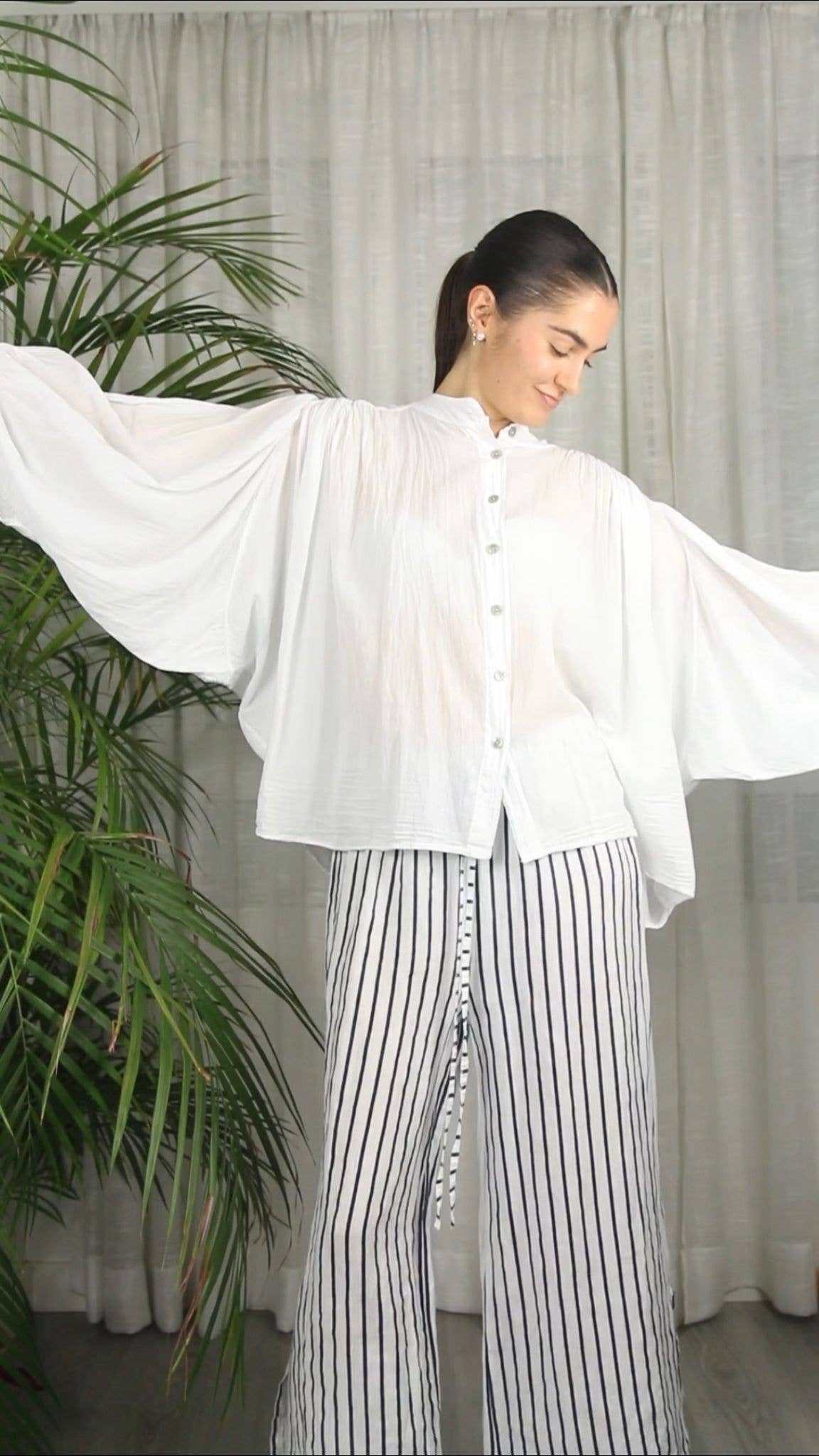 100% Italian Linen Striped Capri Trouser
