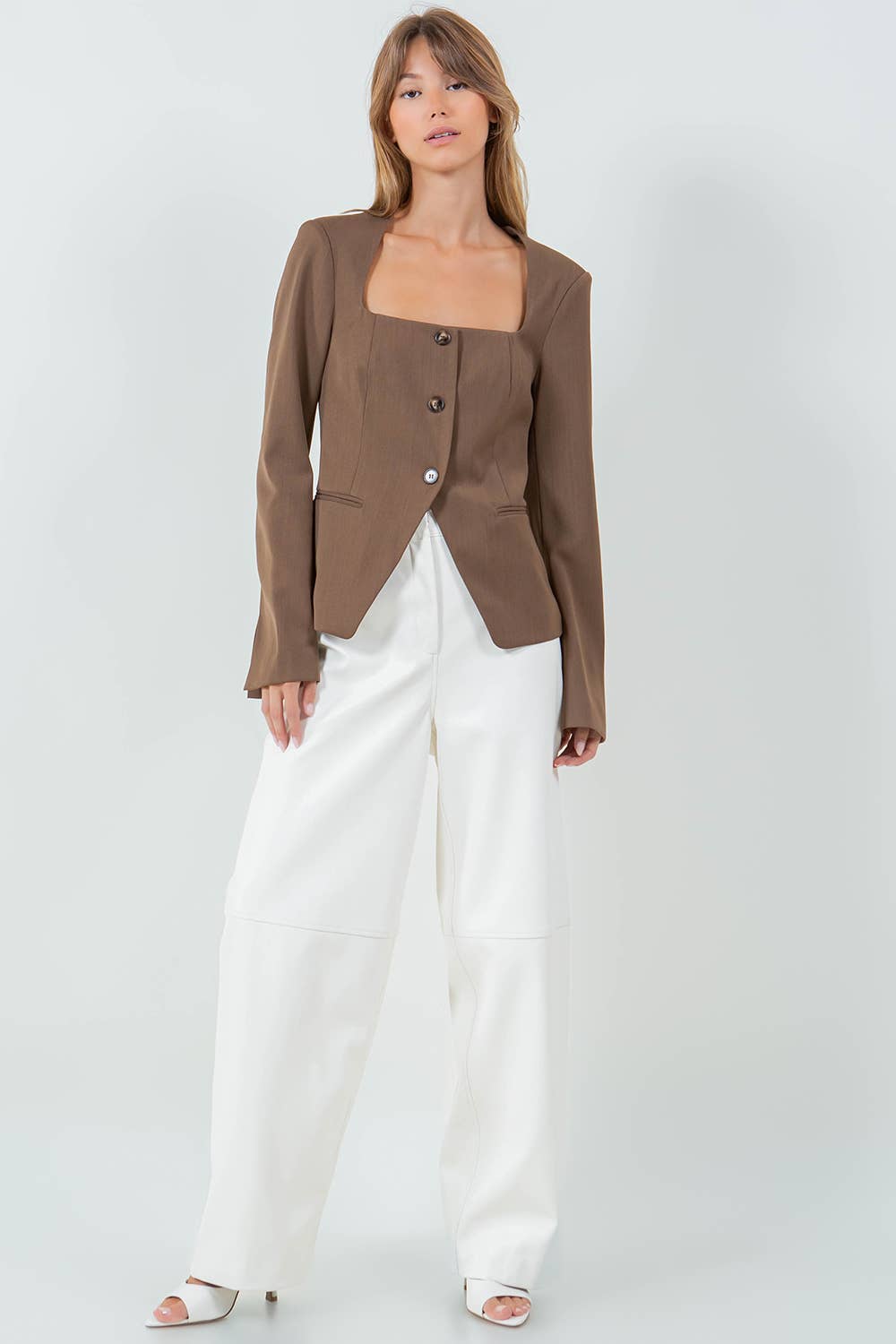 STRUCTURED WOVEN BUTTON DOWN TOP - BROWN