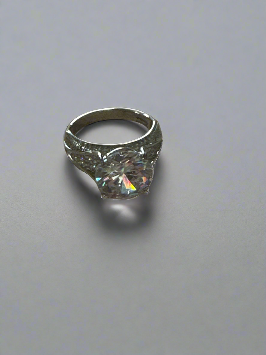 Stunning .925 Sterling Silver Crystal Ring Size 8