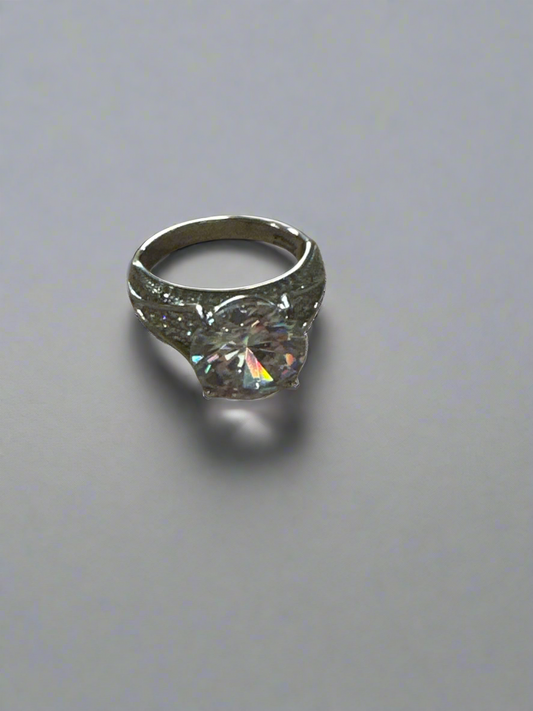Stunning .925 Sterling Silver Crystal Ring Size 8