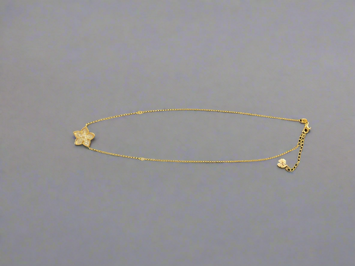 Mother of Pearl Flower Necklace