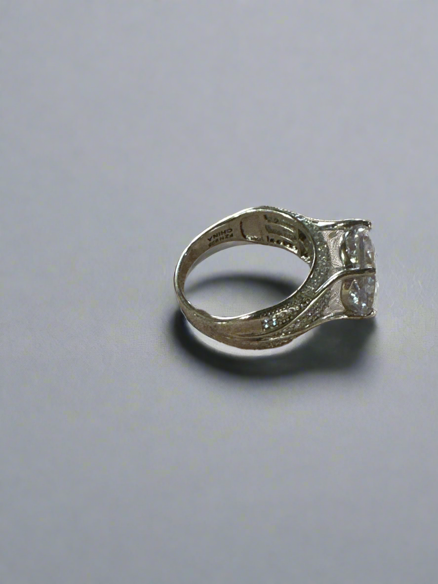 Stunning .925 Sterling Silver Crystal Ring Size 8