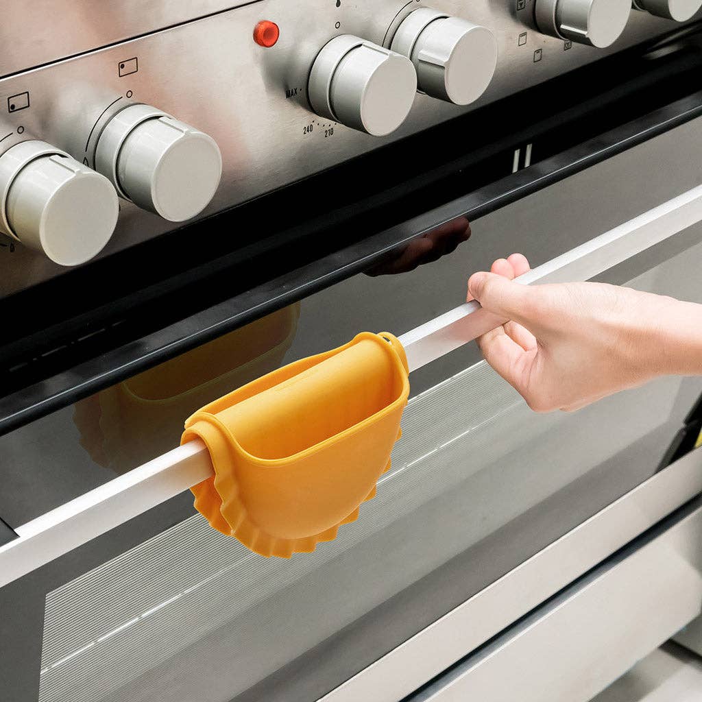 Pasta Shaped Oven Mitt | Mezzelune