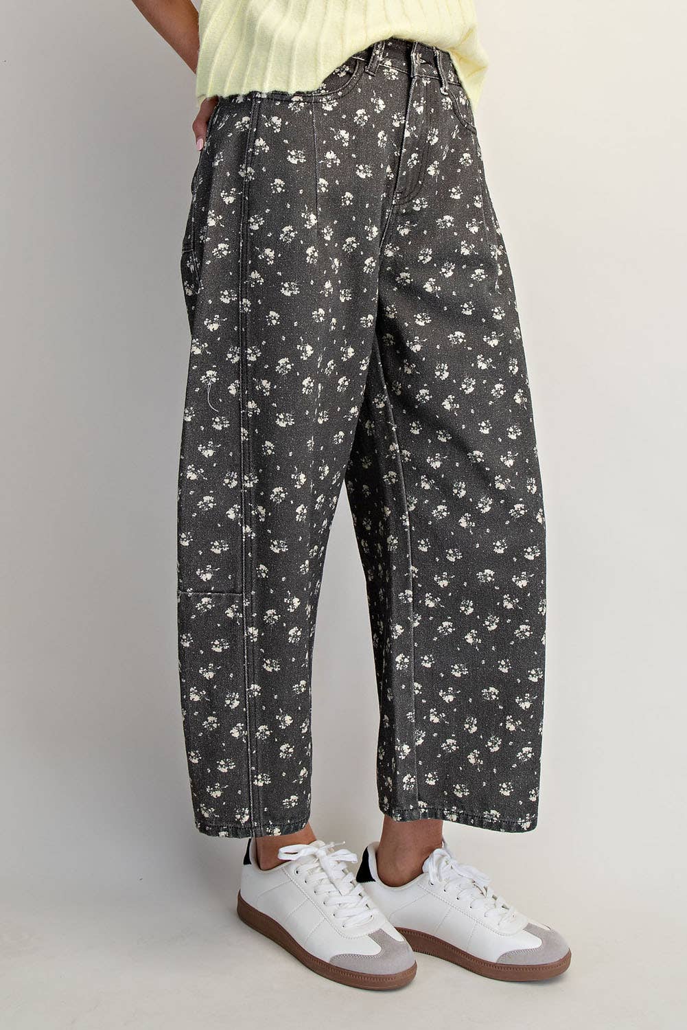 FLORAL PRINT BARREL PANTS