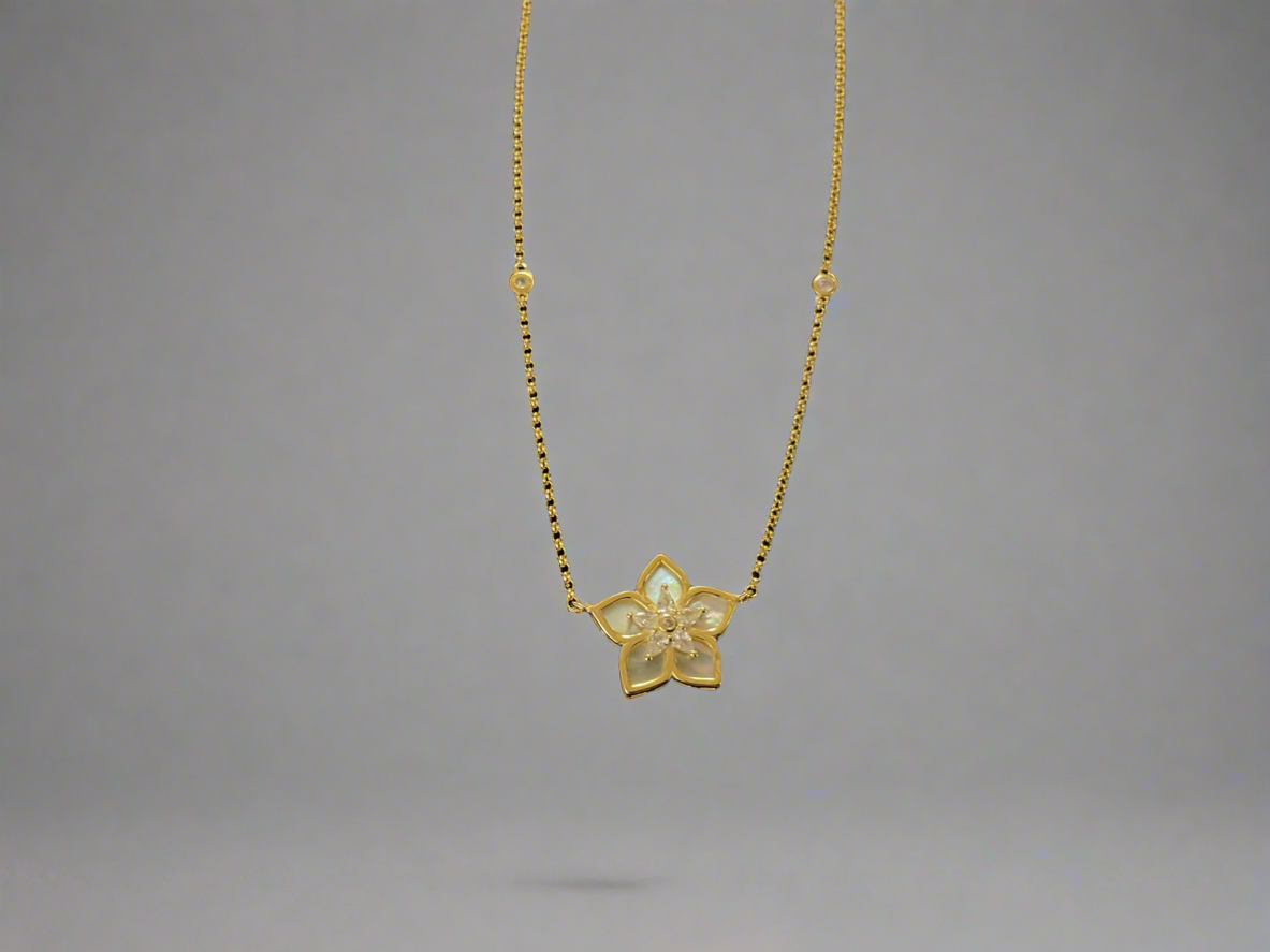 Mother of Pearl Flower Necklace