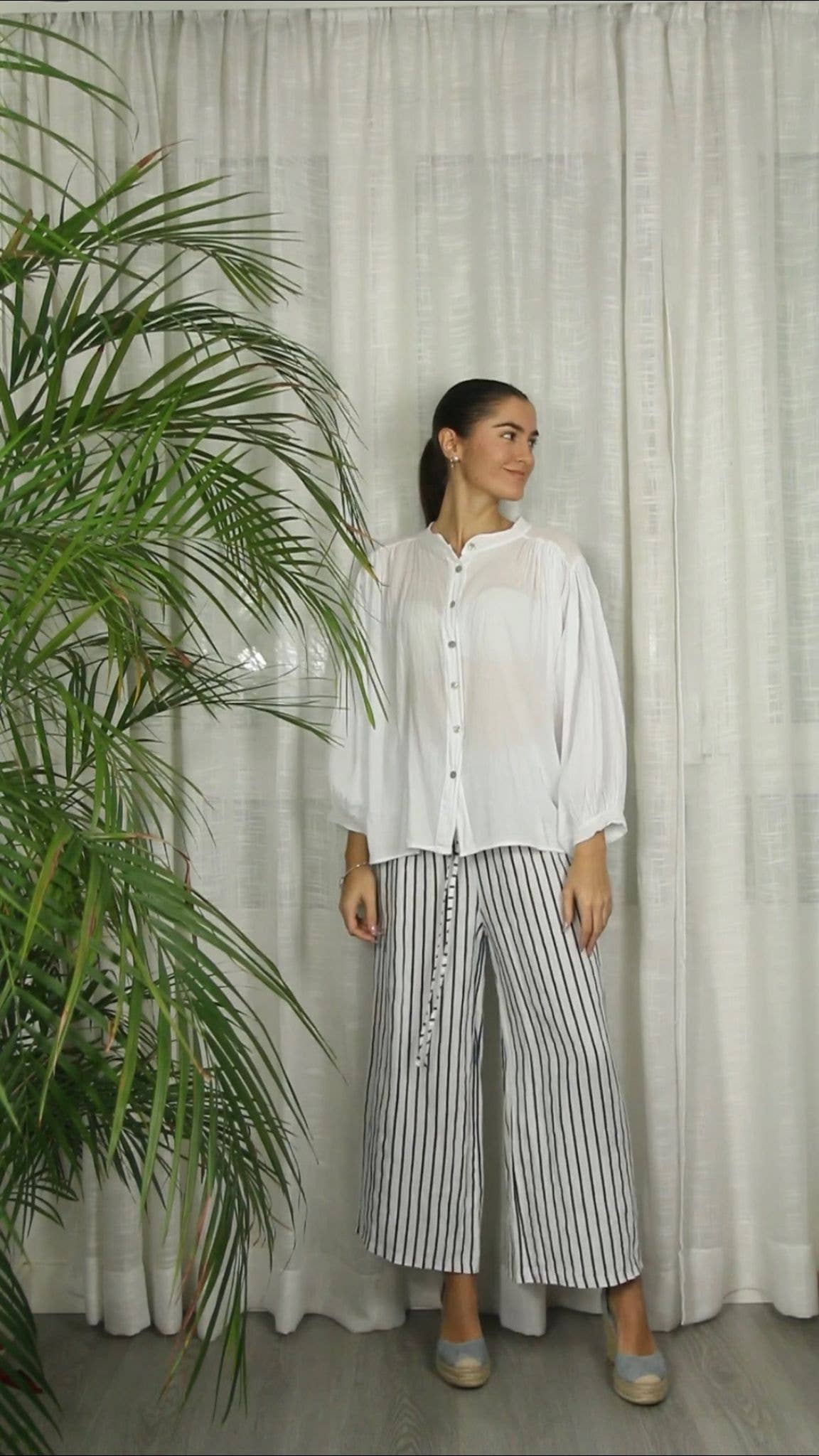 100% Italian Linen Striped Capri Trouser