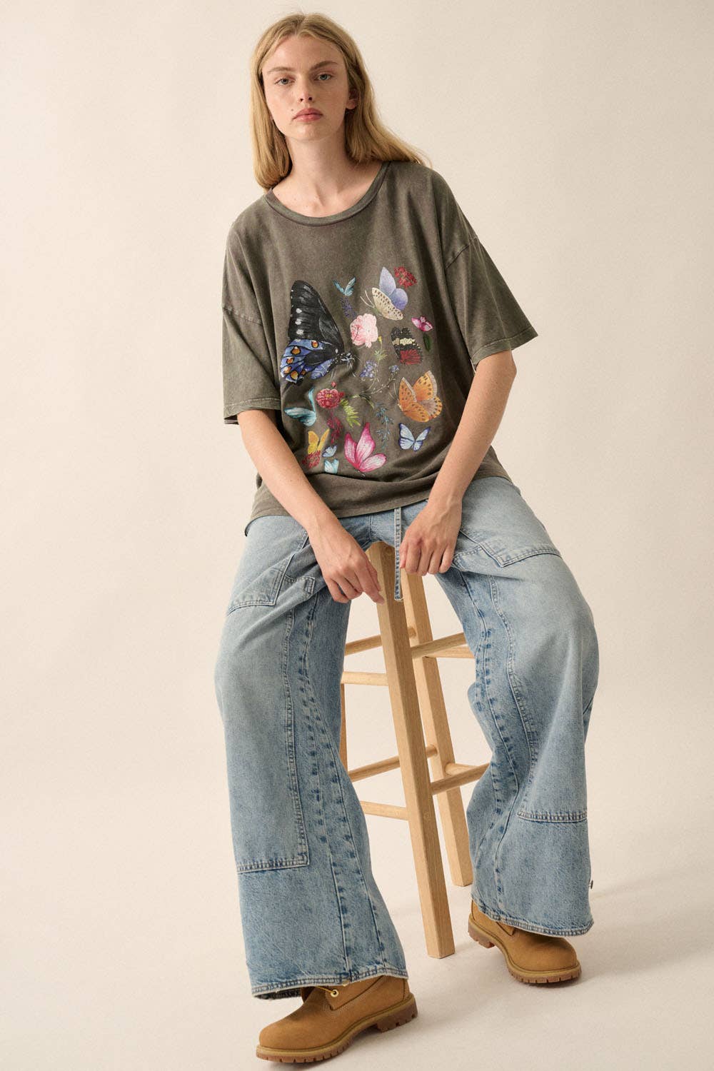 Butterfly Flower Vintage-Wash Oversize Grey Graphic Tee