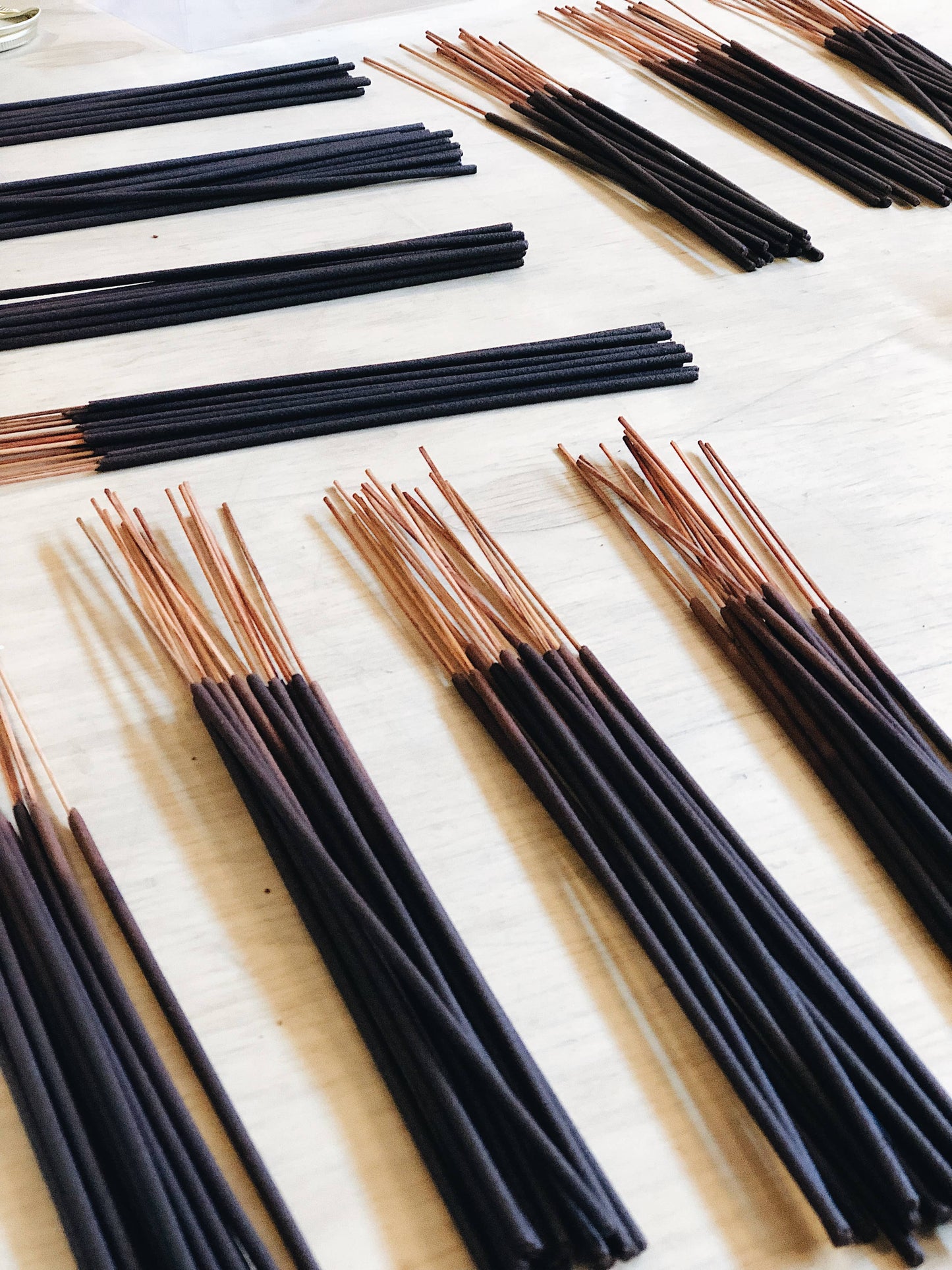 Artisanal charcoal incense sticks in glass tube - 4 scents: Glass tube / Slate